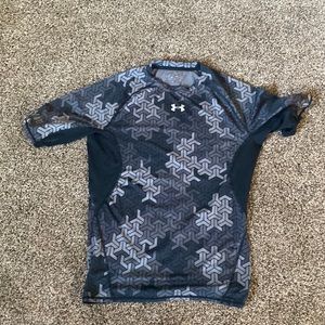 Under armor medium soft workout shirt
